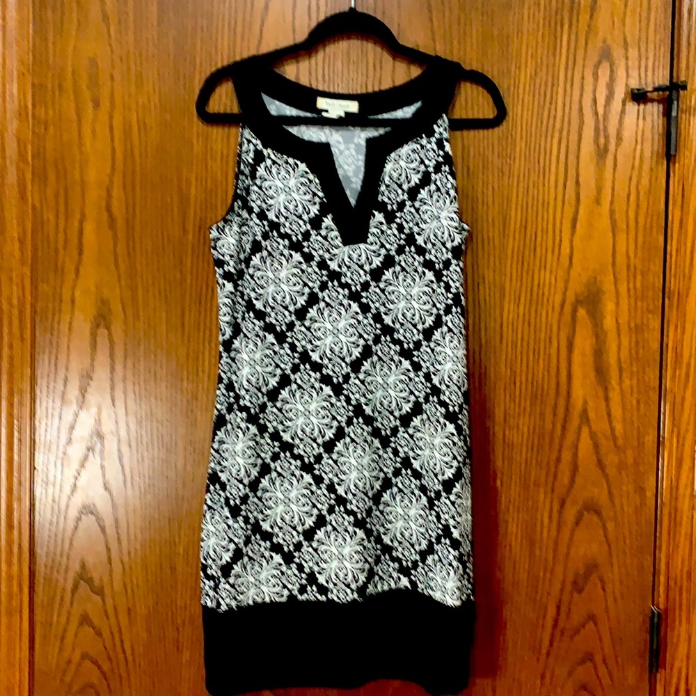 WHBM Medium black white shift dress